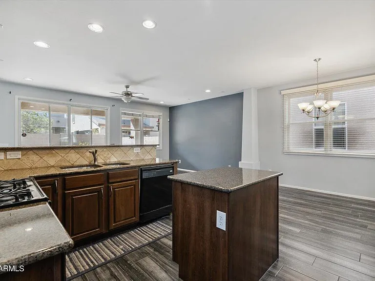 2233 E Pecan Rd — Photo 4