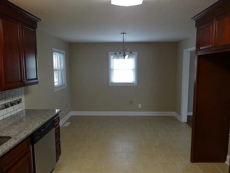 5773 Gumtree Rd — Photo 2