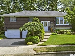 32 Melbourne Ln, Old Bethpage, NY 11804