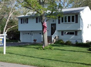 231 Norwood St, Islip Terrace, NY 11752