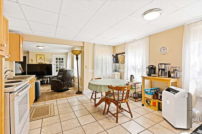 1st image of 516 Riverside Dr #1