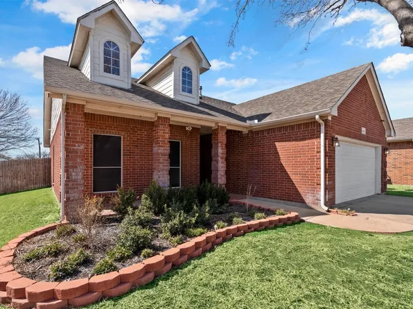 5913 Ozark Dr, Fort Worth, TX 76131