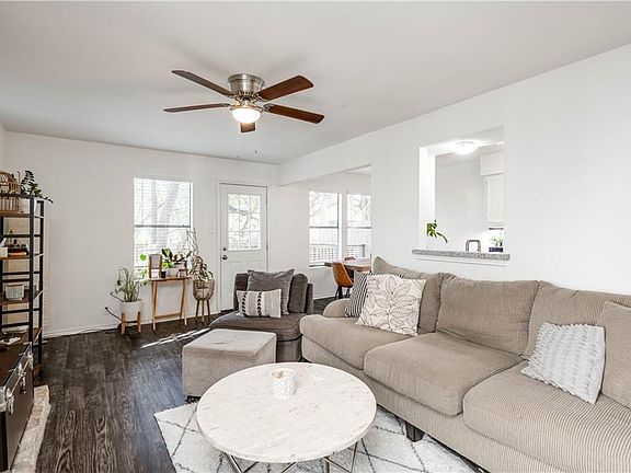 2nd image of 3503 Larchmont Cv #A
