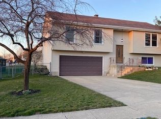 5108 W Dartmoor Dr, McHenry, IL 60050