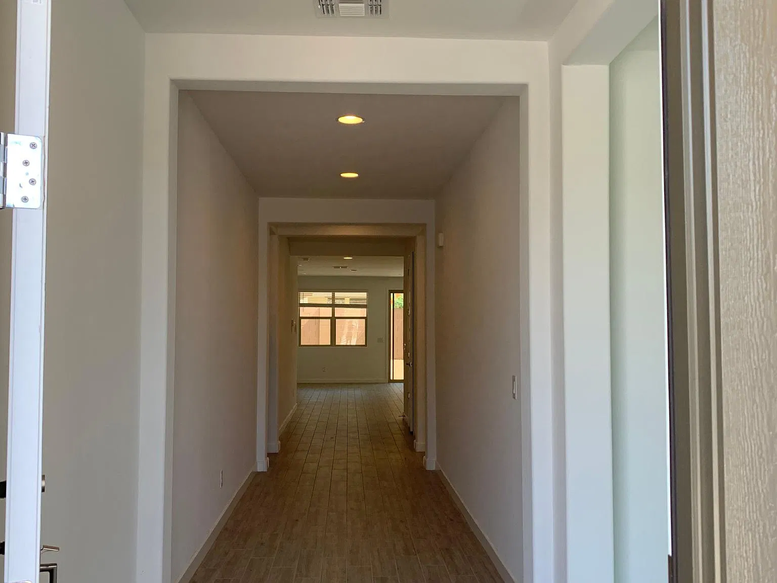 454 E White Wing Dr — Photo 2