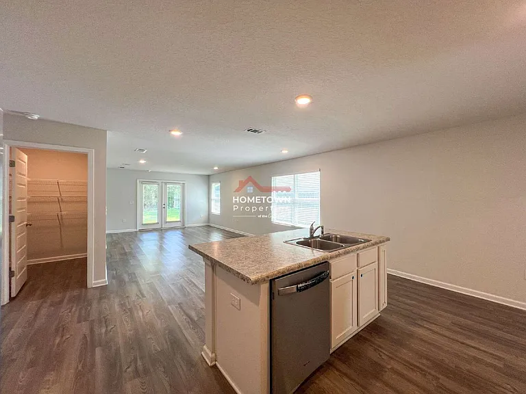 5257 Peach Dr — Photo 9