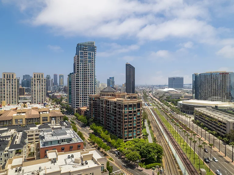 500 W Harbor Dr #1502 — Photo 43