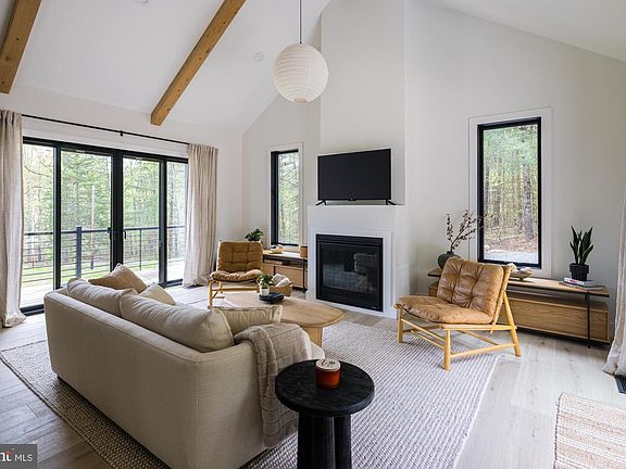 4th image of 1022 Valley Burg Rd