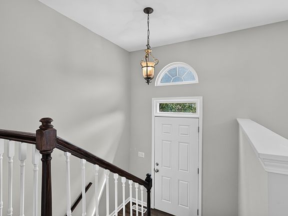 3rd image of 386 Miranda Rd