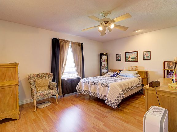 3rd image of 10109 W Cameo Dr