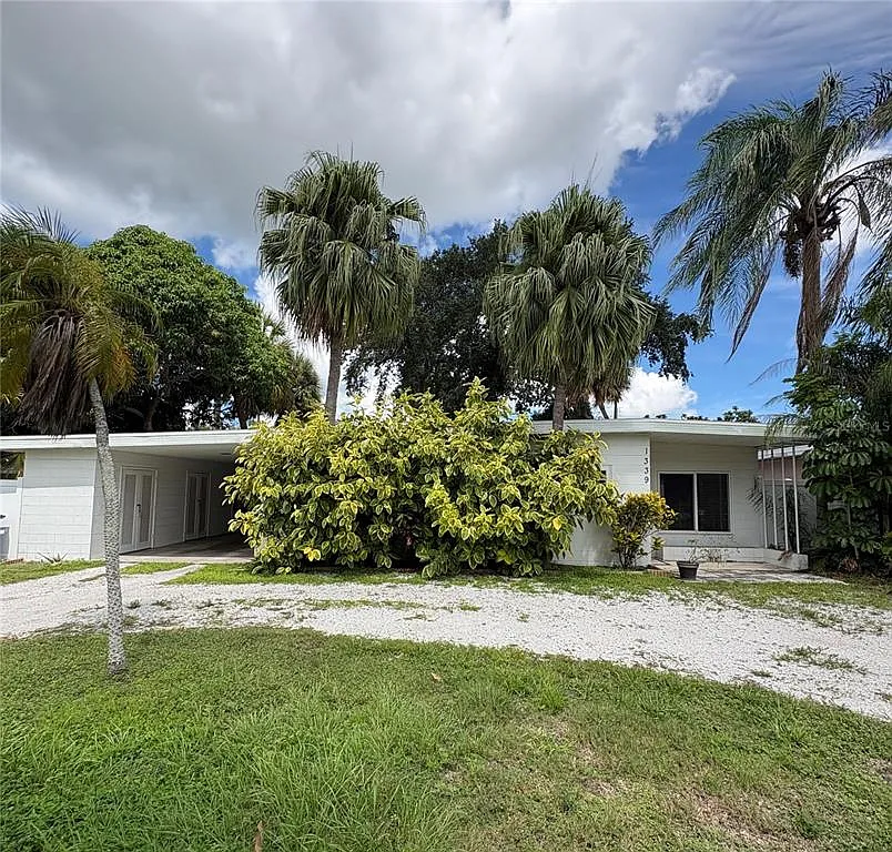 3 bed, 1.0 bath, 1544 sqft, $2,600 — Photo 1