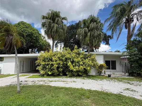 1339 Royal Palm Dr S, Saint Petersburg, FL 33707