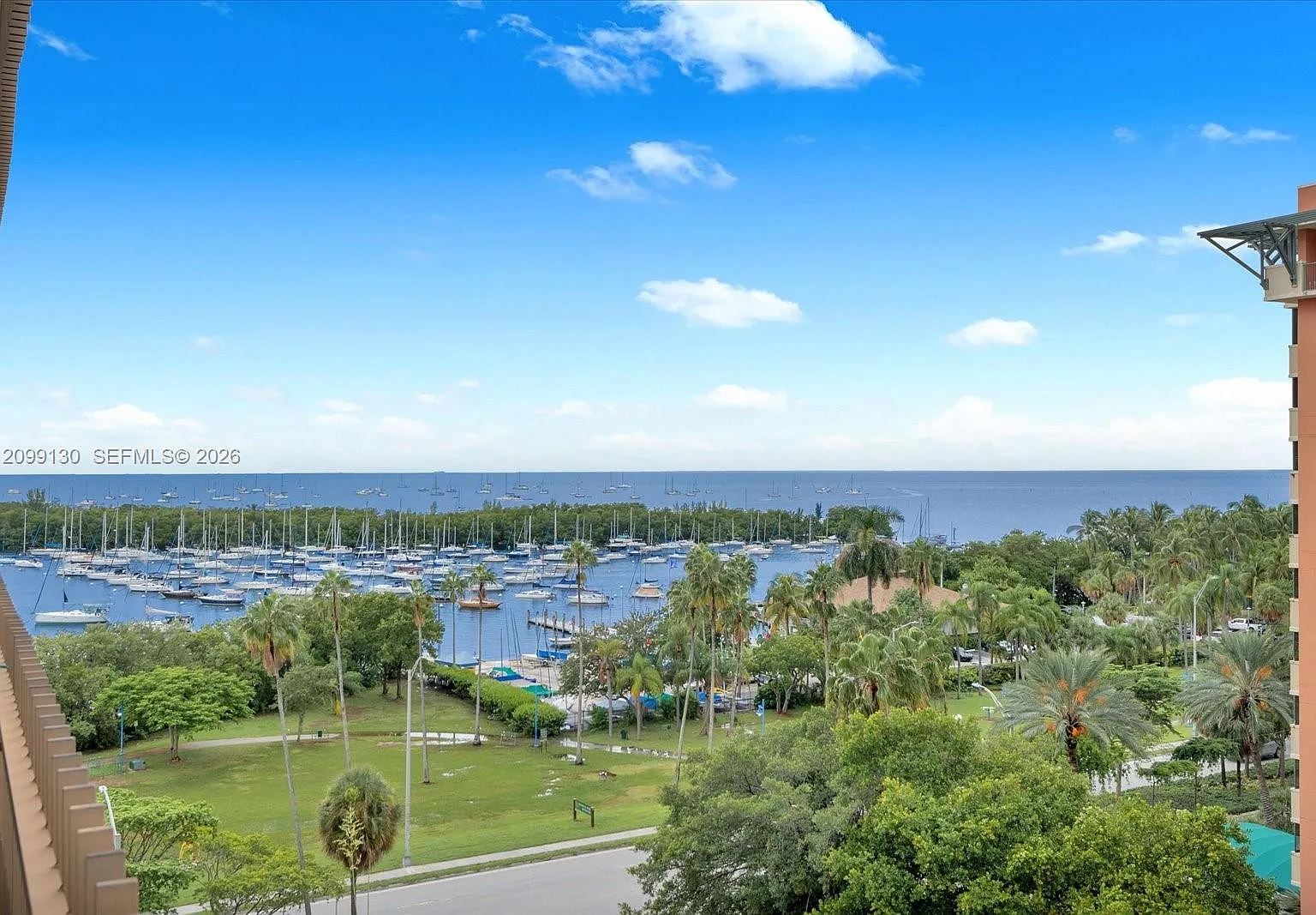Yacht Harbour Condo — Photo 1