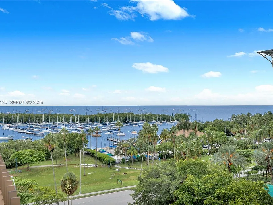 2901 S Bayshore Dr #8E