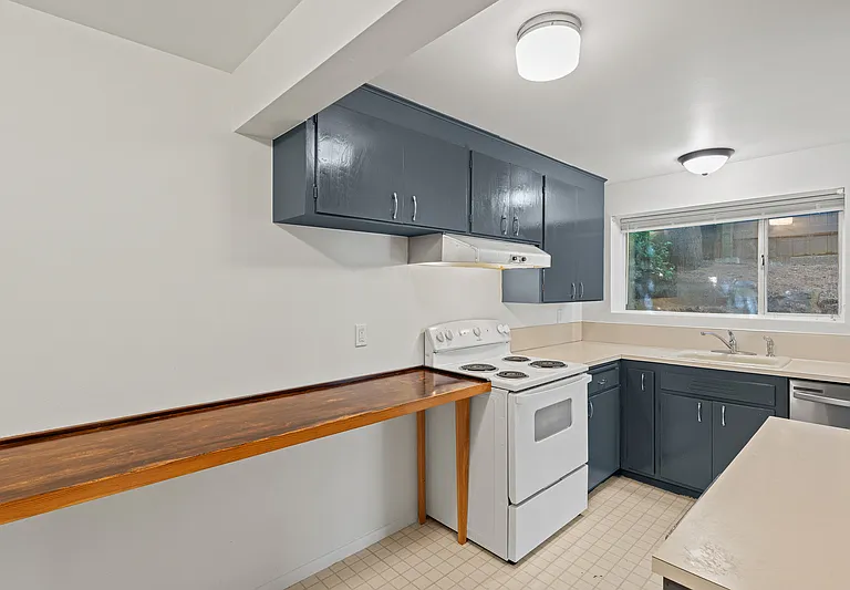 5044 Sand Point Way NE — Photo 8