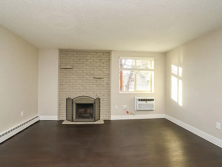 137 S Penn — Photo 32