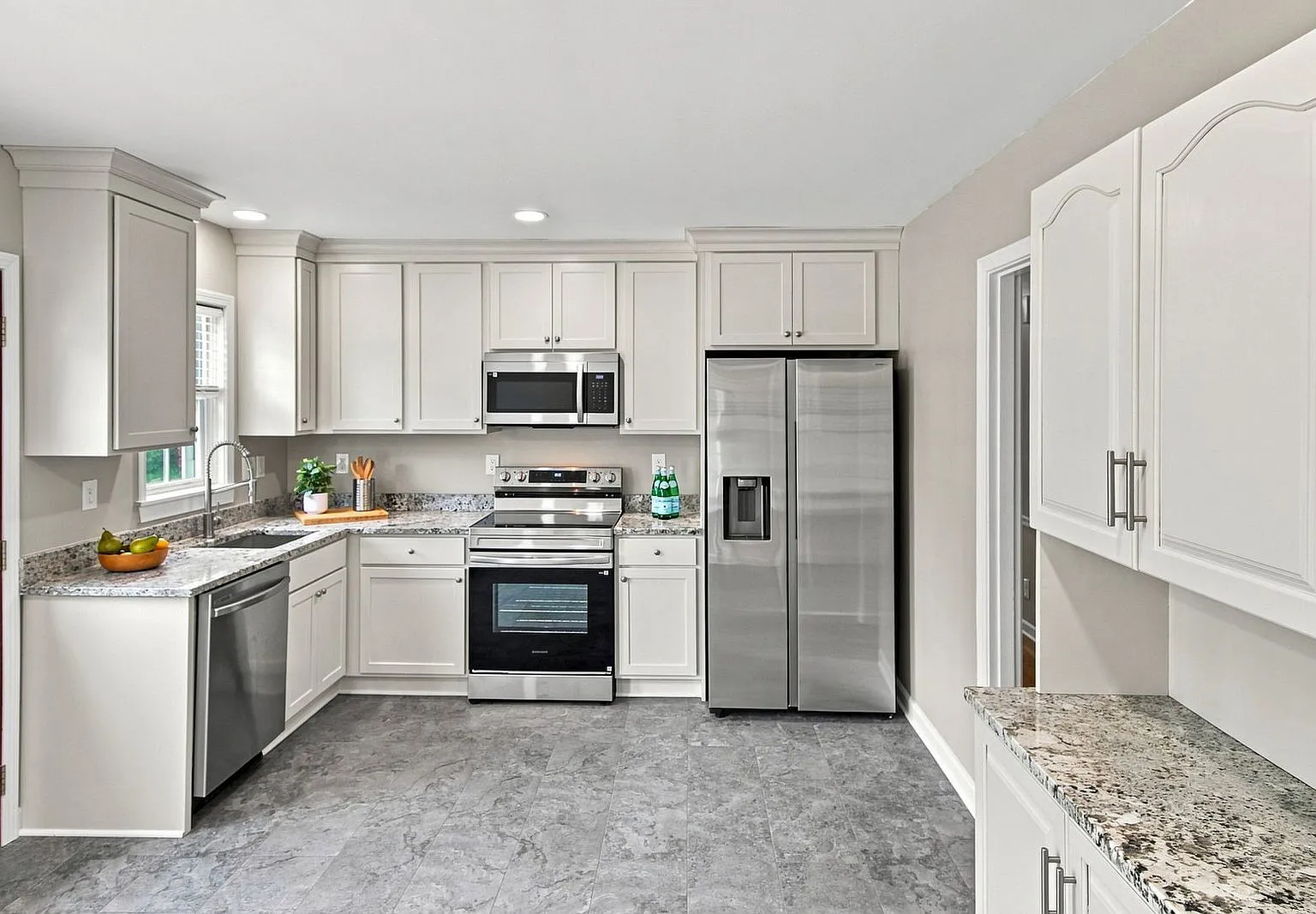 3 bed, 2.0 bath, 1883 sqft, $3,250 — Photo 4