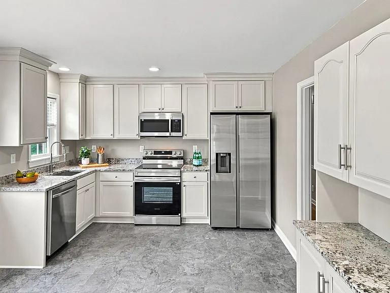 12305 Conway Rd — Photo 4
