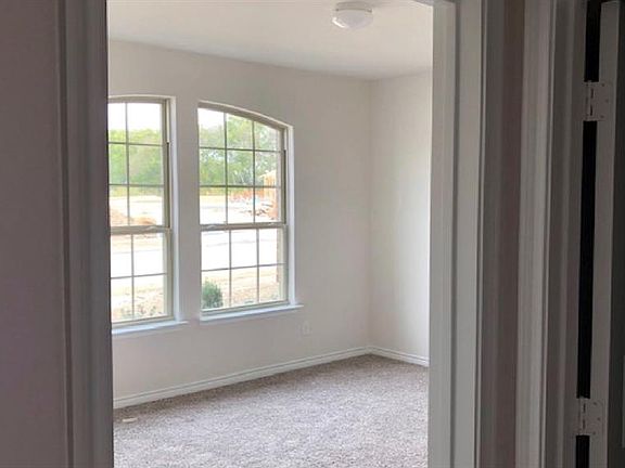 4th image of 439 Pleasant Hill Ln