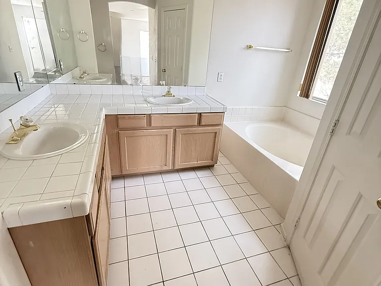 8210 Broward Ln — Photo 5