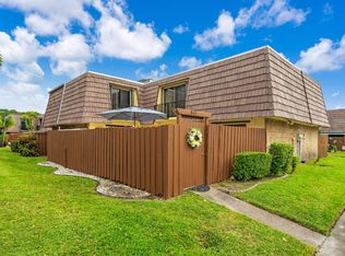 861 Springdale Cir, Palm Springs, FL 33461