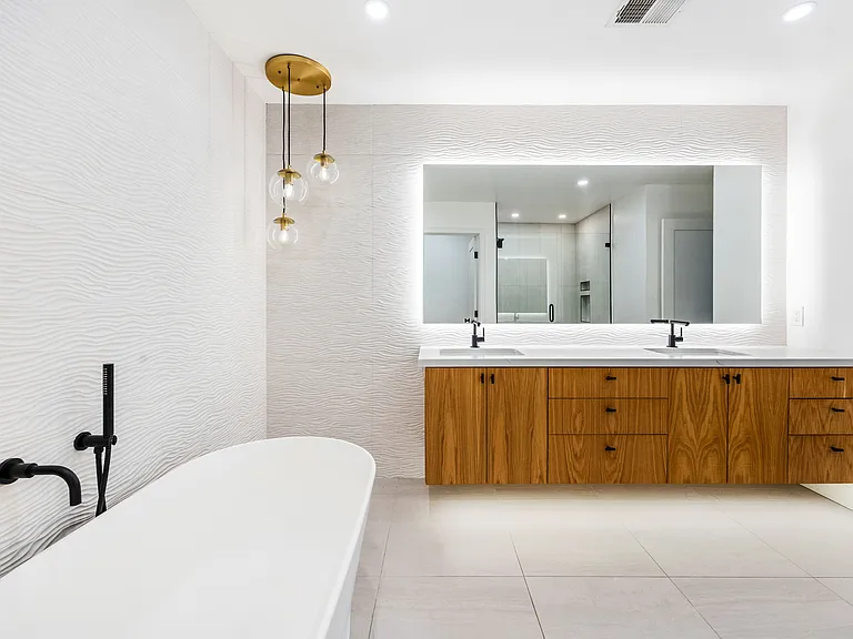 Master Suite Bathroom