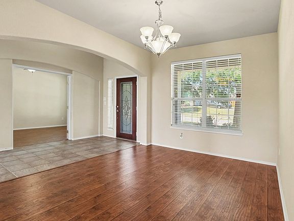 3rd image of 2109 Songbird Dr