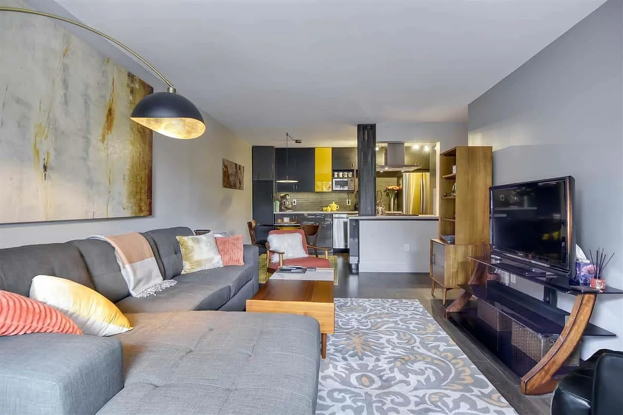 1 bed, 587 sqft, $2,400 — Photo 3