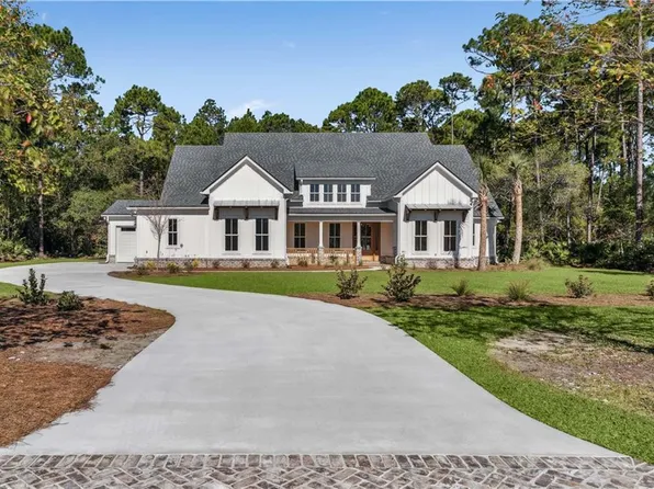 112 Clubhouse Cir, Saint Marys, GA 31558
