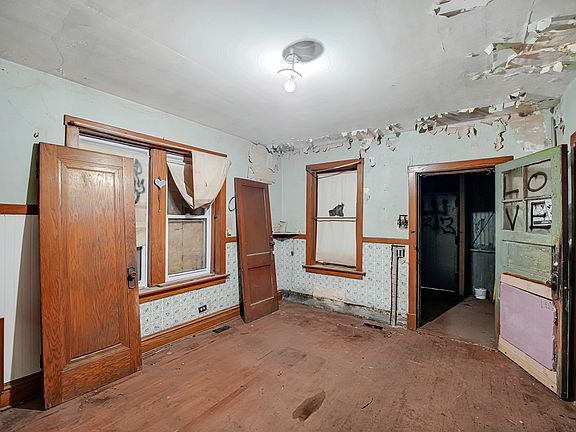 5th image of 2041 W 22nd Pl