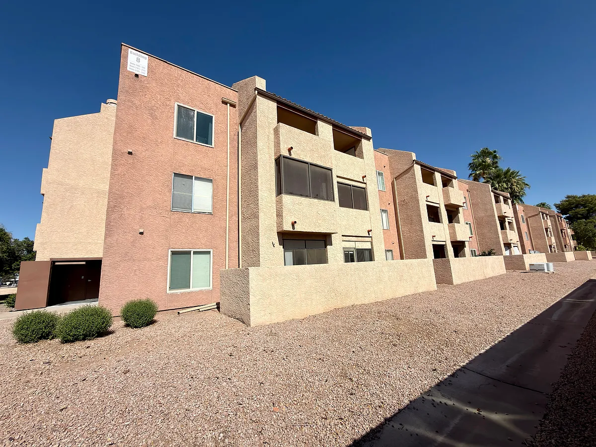 Exterior - 540 N May St #3106