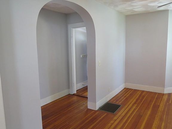 5th image of 121 Essex St #0