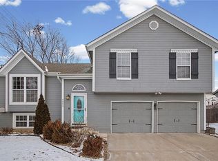 4803 NW Pennington Ln, Blue Springs, MO 64015