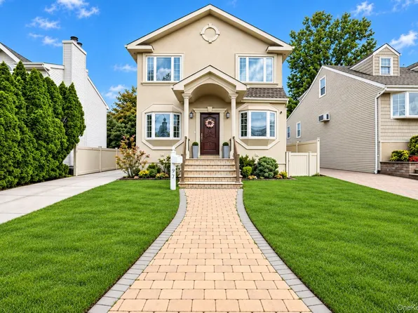 97 Coventry Avenue, Albertson, NY 11507