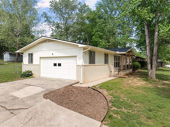 4th image of 492 Cooper Dr