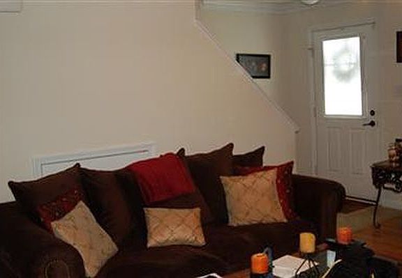 3rd image of 32 Old Tavern Cir