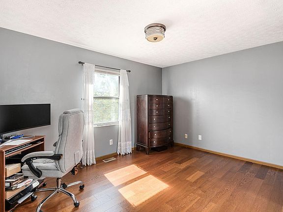5th image of 5615 Sullivant Ave