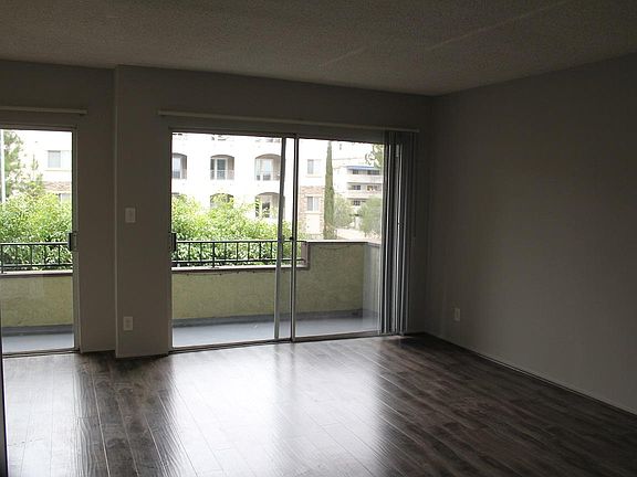 3rd image of 1415 S Bundy Dr APT 5