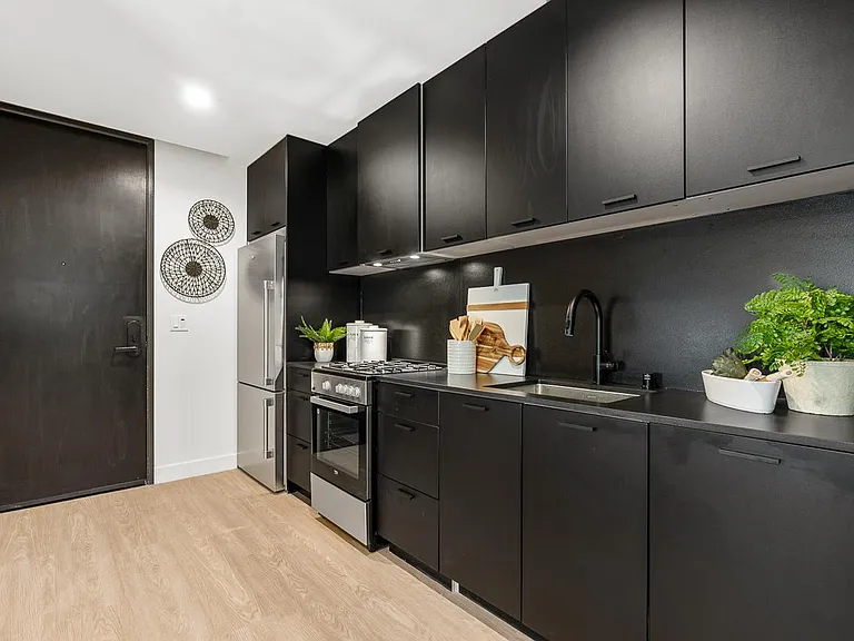 Venue Residences — Photo 34