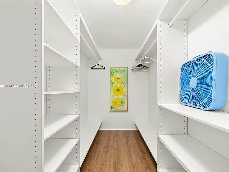 2551 Lakeview Dr — Photo 35