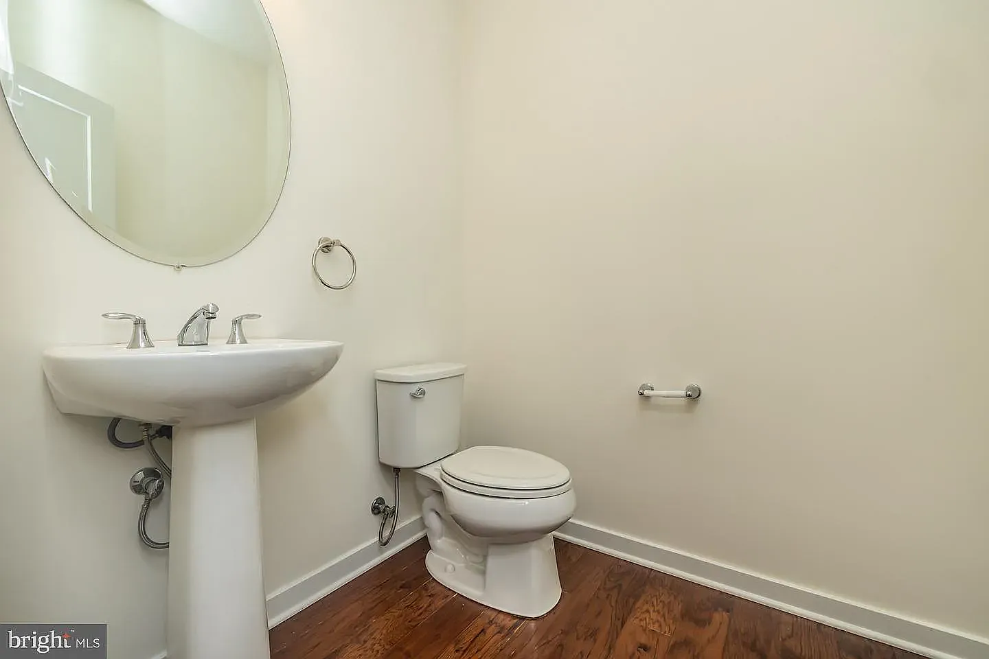 3 bed, 2212 sqft, $3,300 — Photo 2
