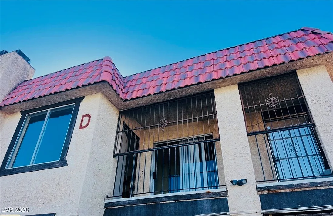 2 bed, 2.0 bath, 923 sqft, $1,100 — Photo 1