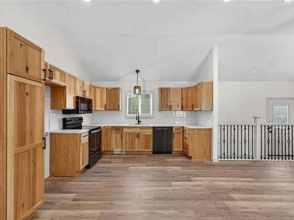 3409 NW 56th St, Kansas City, MO 64151