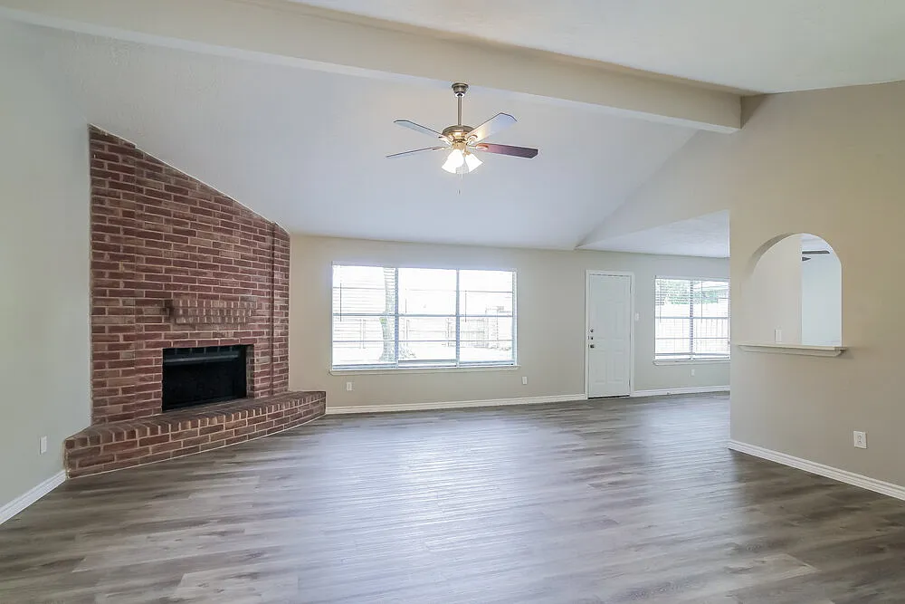 3 bed, 2.0 bath, 1428 sqft, $1,675 — Photo 3