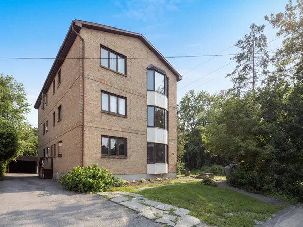 218 Devonshire Pl, Ottawa, ON K1Z 7G5