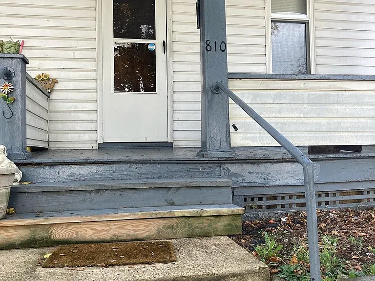 810 Park Ave — Photo 2
