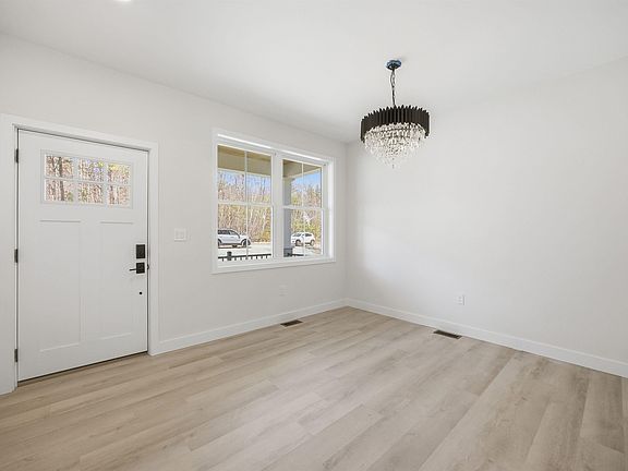 3rd image of 376 Turner Way