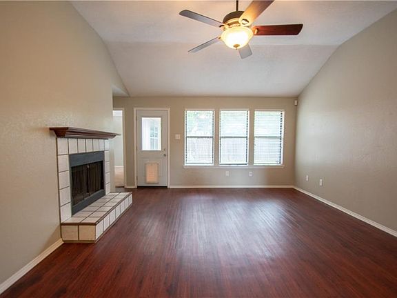 4th image of 1111 Saratoga Dr