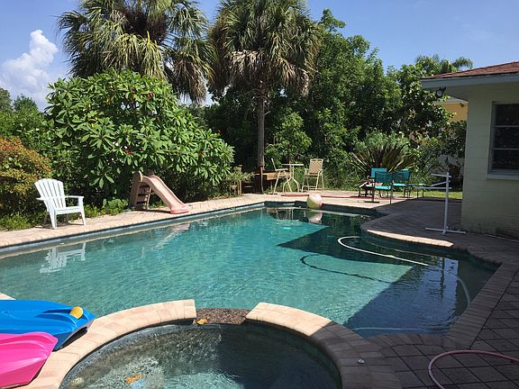 2nd image of 9645 Treasure Ln NE
