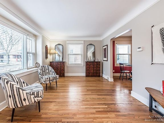 5th image of 424 Ann St